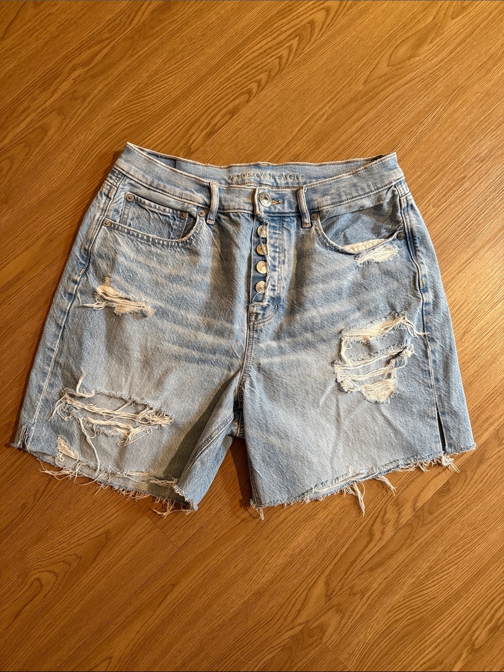 American Eagle Outfitters Light Blue Distressed 90’s Boyfriend Denim Shorts